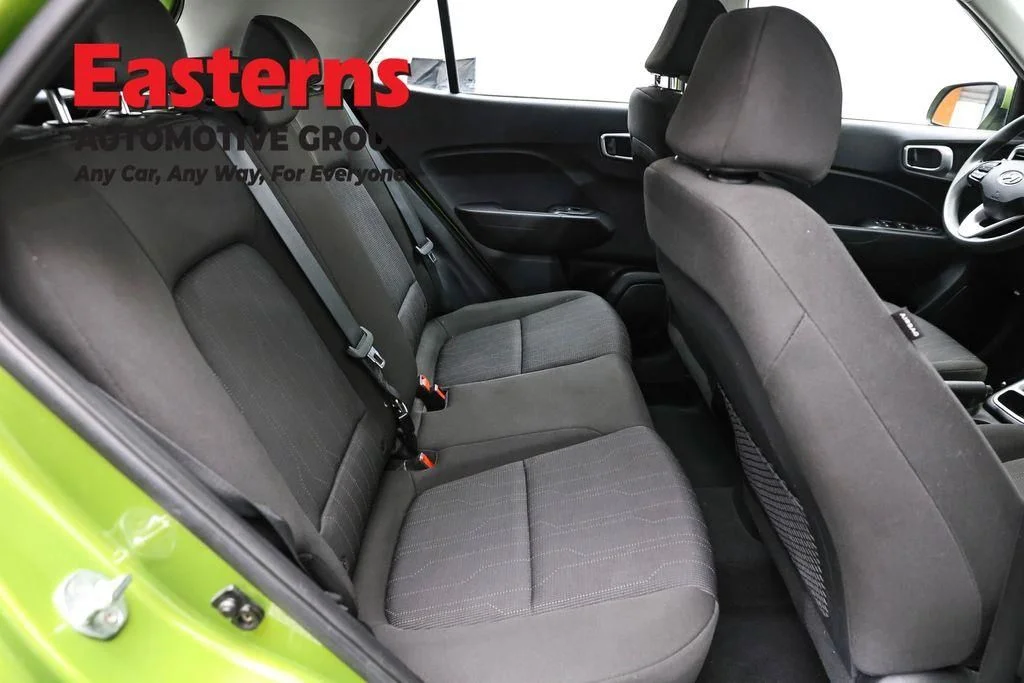 Used 2022 Green Hyundai SE image 25