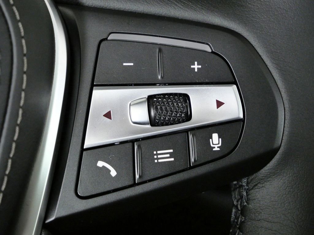 Used 2026 Skyscraper Grey Metallic BMW xDrive40i image 43