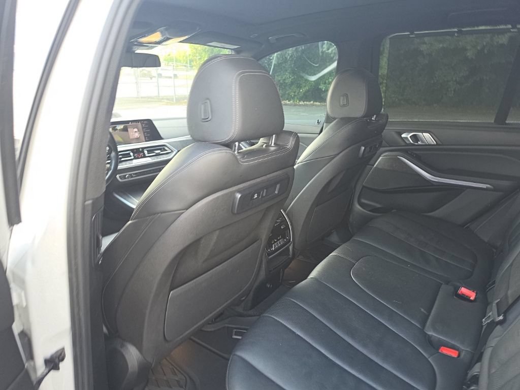 Used 2020 White BMW xDrive40i image 27