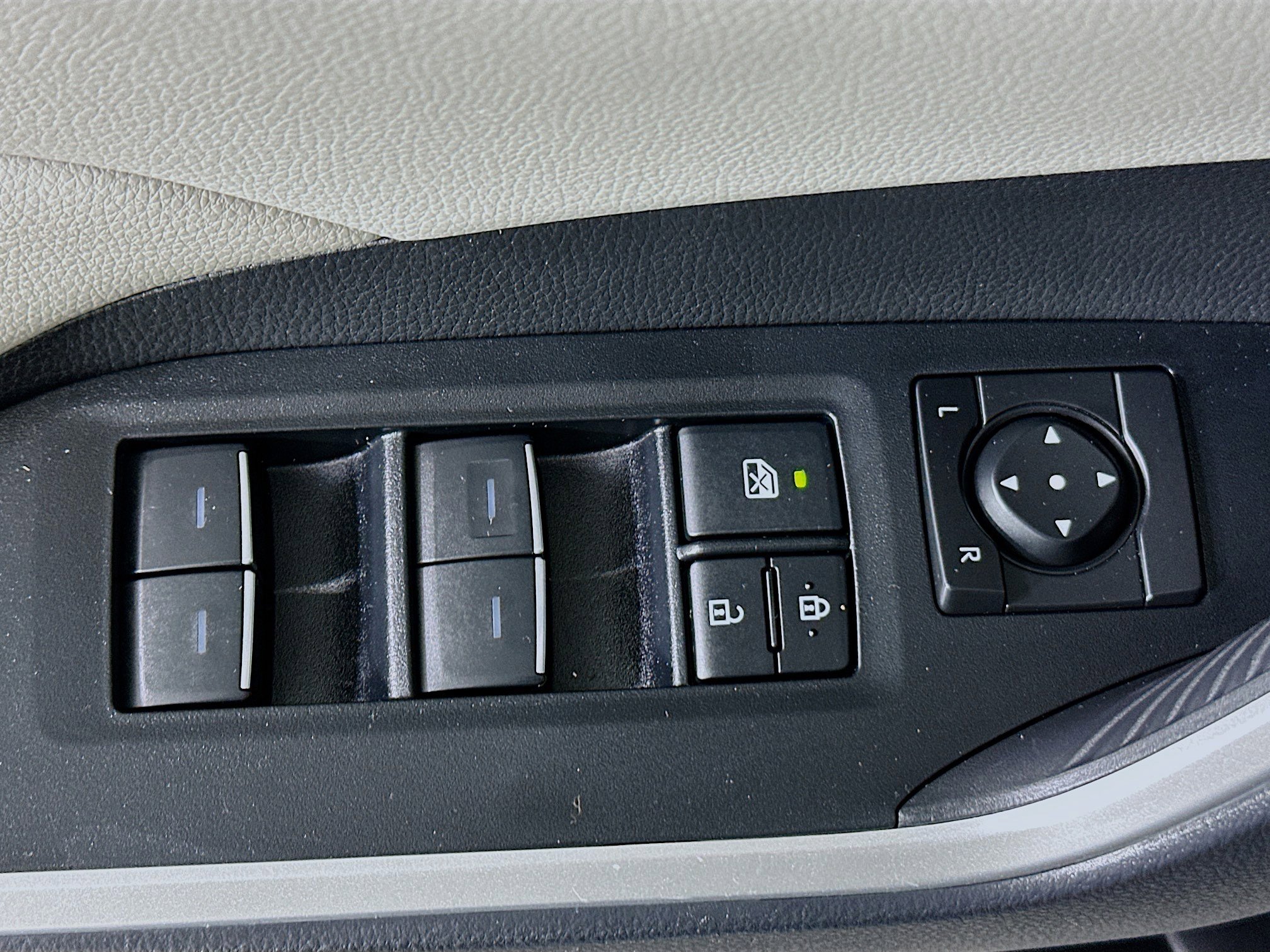 Used 2025 Midnight Black Metallic Toyota XLE image 14