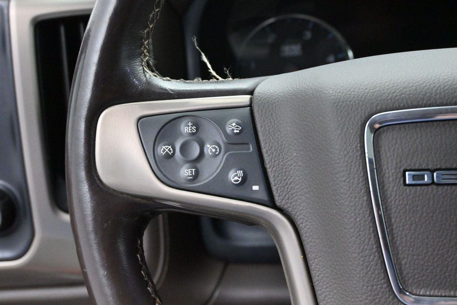 Used 2019 White Frost Tricoat GMC Denali image 17