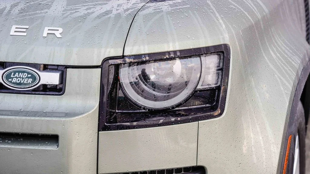 Used 2024  Land Rover S image 5