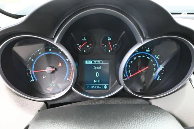 2013 Chevrolet Cruze LS - Photo 26