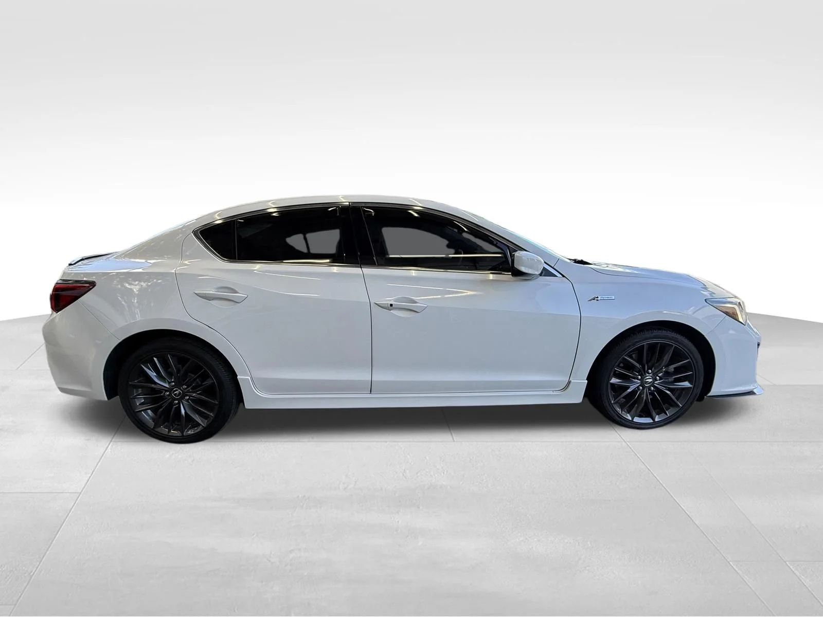 Used 2022 White Acura Premium and A-SPEC Packages image 4