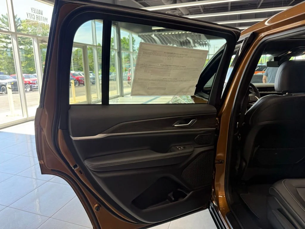 New 2026 Copper Shino Metallic Clear-Coat Exterior Paint Jeep Limited image 36