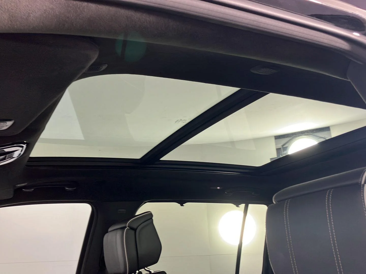 Used 2022 Diamond Black Crystal Pearlcoat Jeep Series II image 27