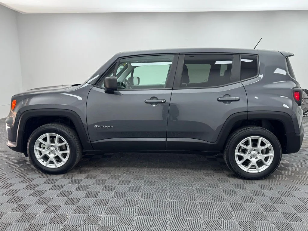 Used 2023 Graphite Gray Jeep Latitude image 10