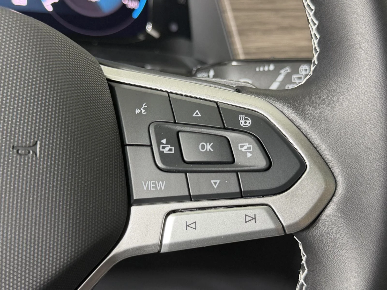 New 2026 Pure Gray Volkswagen 2.0T SEL image 27