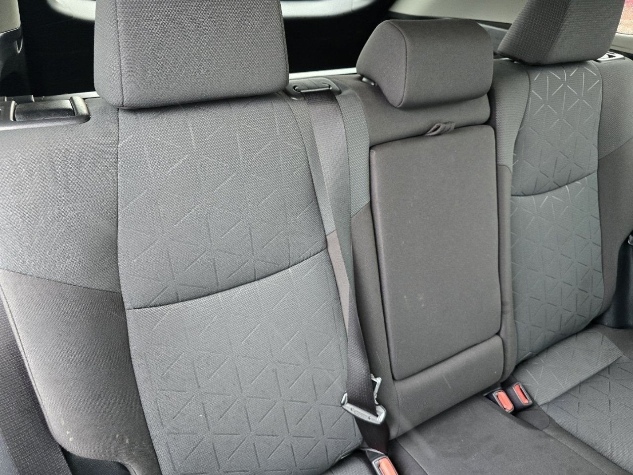 2025 Toyota RAV4 XLE - Photo 20