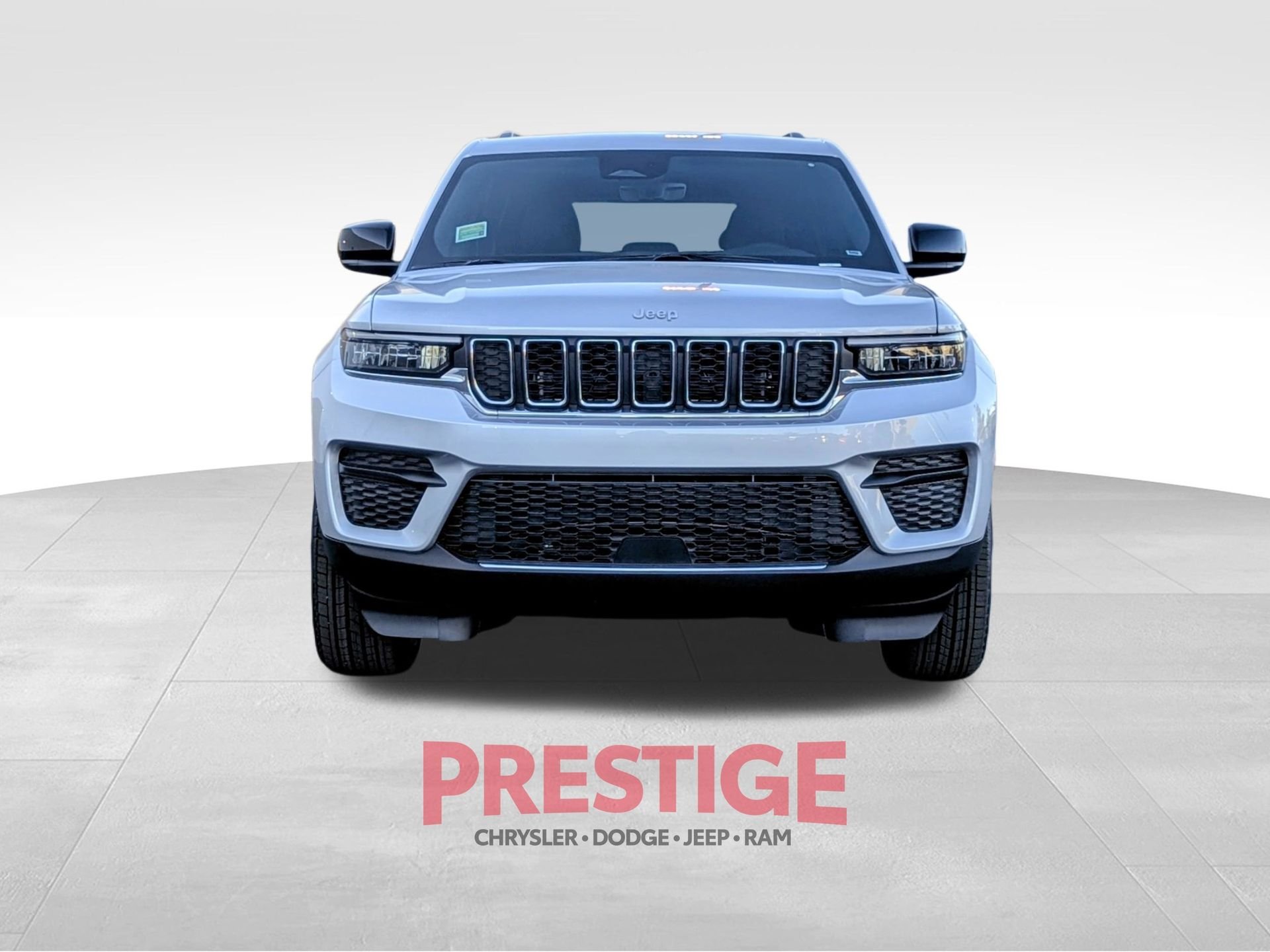 New 2026 Silver Zynith Exterior Paint Jeep Laredo X image 2