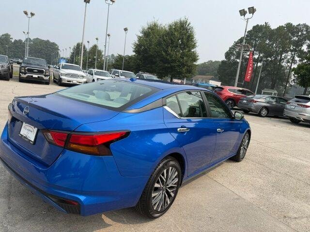 Used 2025 Bluestone Pearl Nissan SV image 3