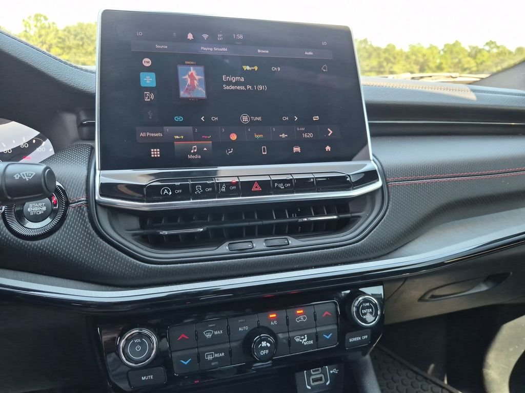 Used 2024 Silver Jeep Trailhawk image 34
