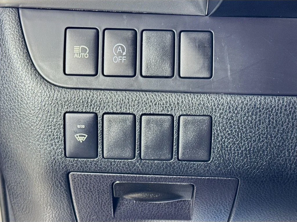 Used 2018 Gray Toyota XLE image 10