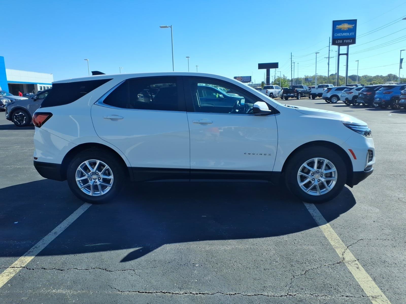 Used 2023 SUMMIT WHITE Chevrolet LT image 28