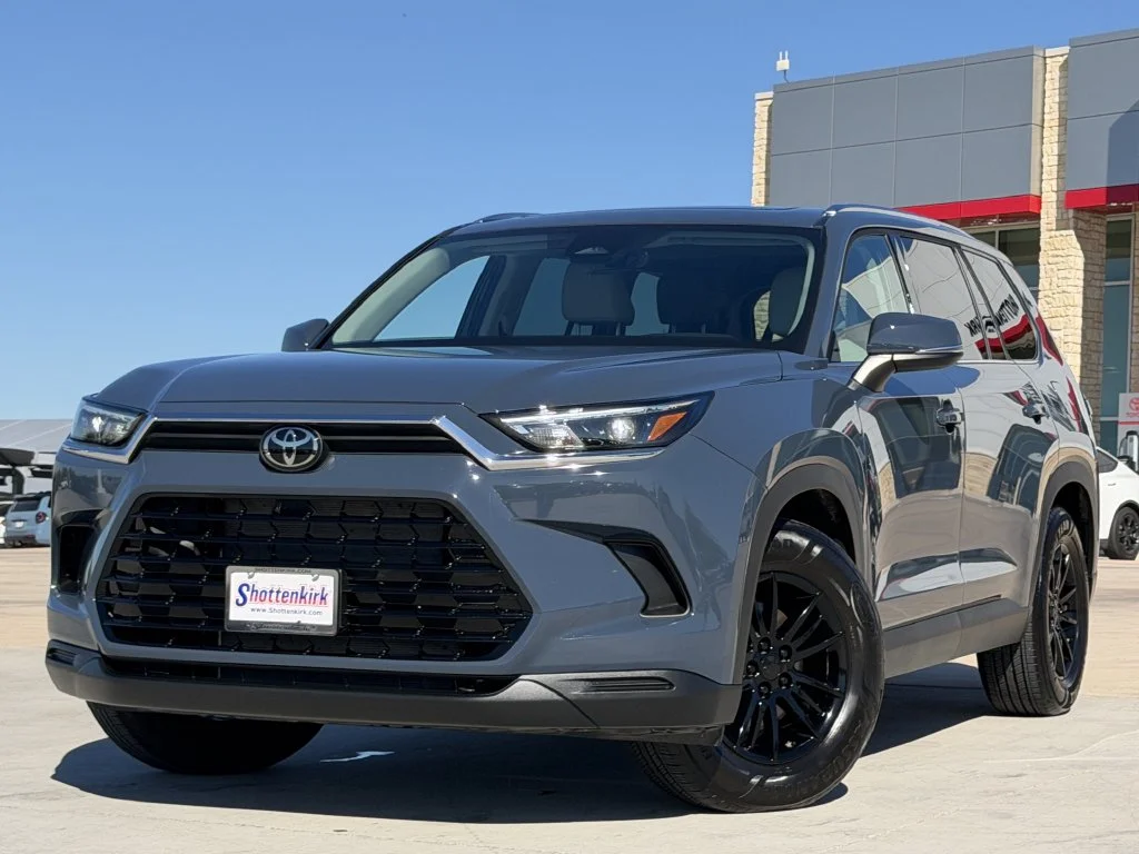 Used 2026 White Toyota XLE image 2