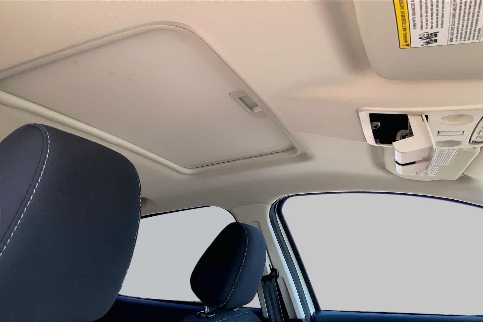 Used 2022 Diamond White Ford SE image 13