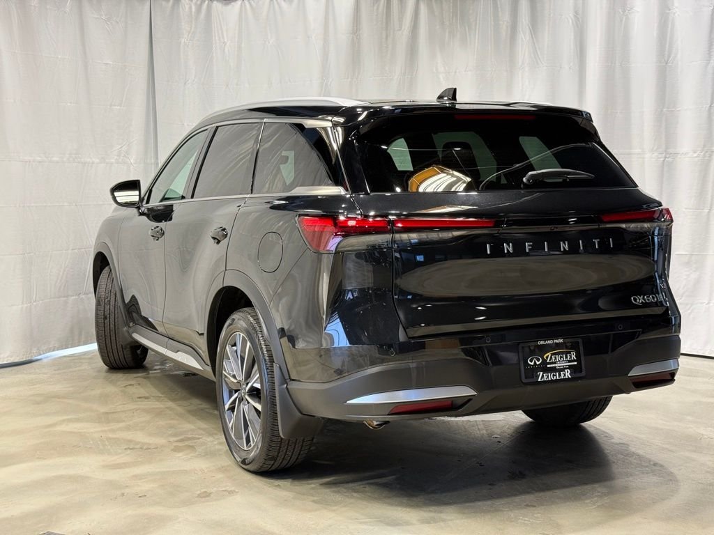 Used 2026 Mineral Black INFINITI LUXE image 4