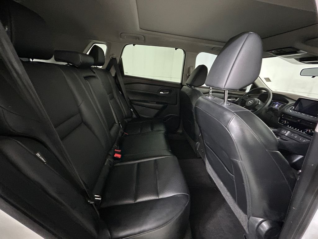 Used 2022 White Nissan SV image 17