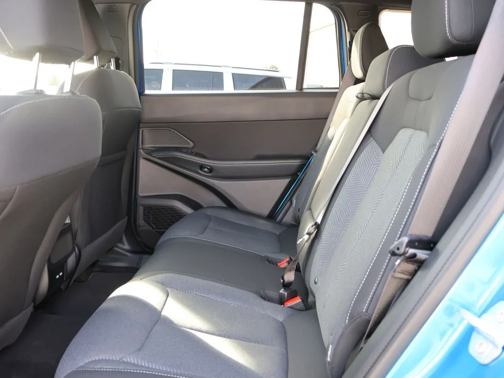 New 2026 Hydro Blue Pearl-Coat Exterior Paint Jeep Laredo image 16