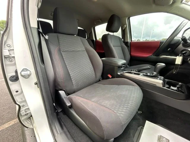 Used 2022 White Toyota SR5 image 35