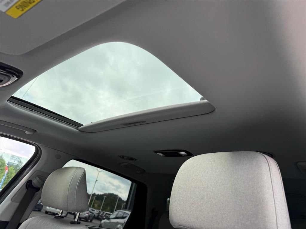 Used 2022 White Hyundai SEL image 17