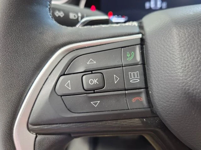 Used 2025 Red Jeep Altitude image 25