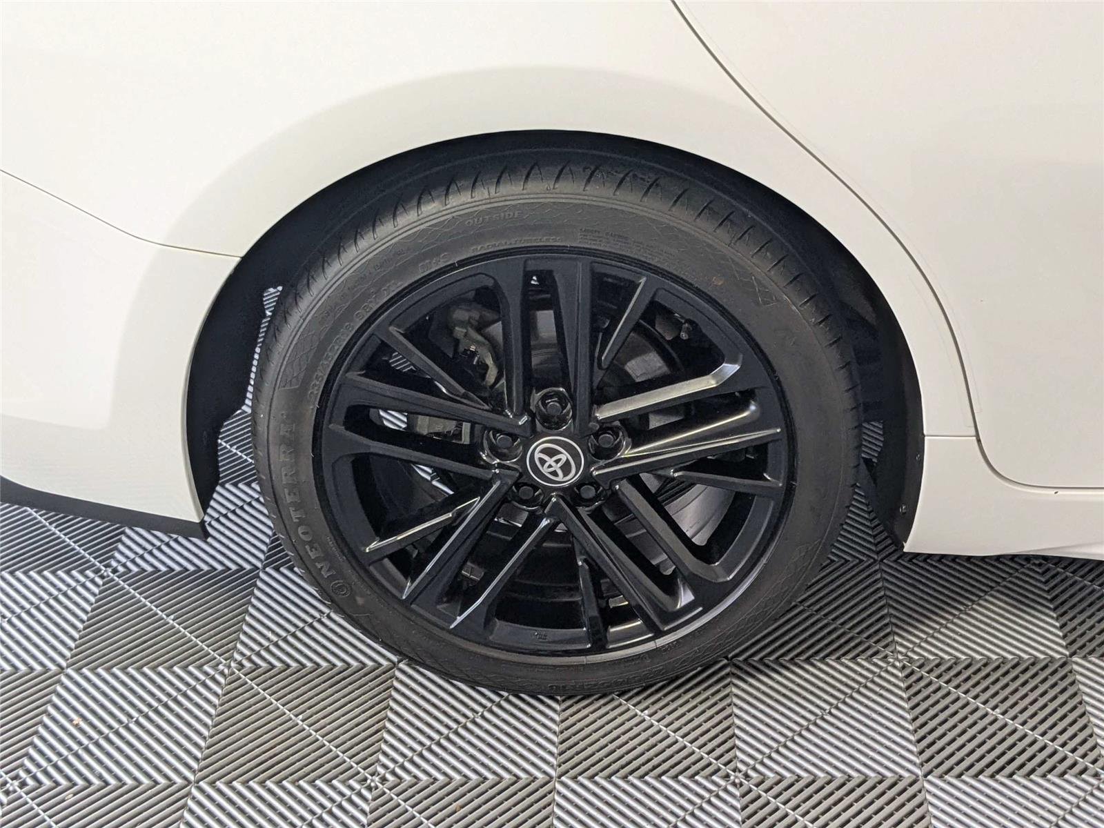 Used 2025 Ice Cap Toyota SE image 8