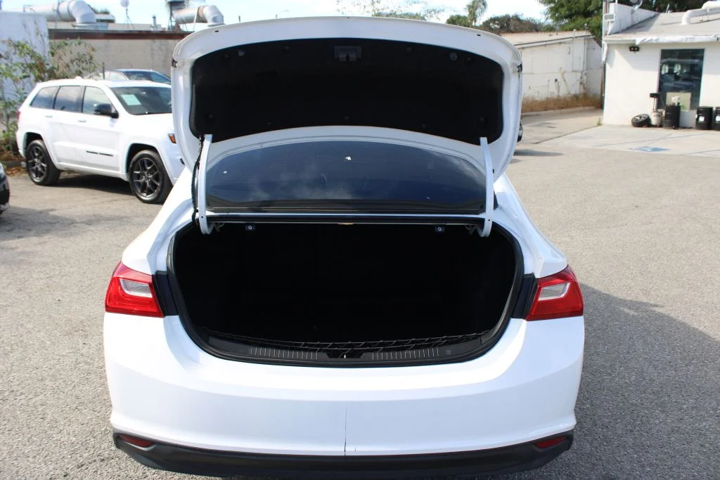 Used 2020 White Chevrolet LS image 10