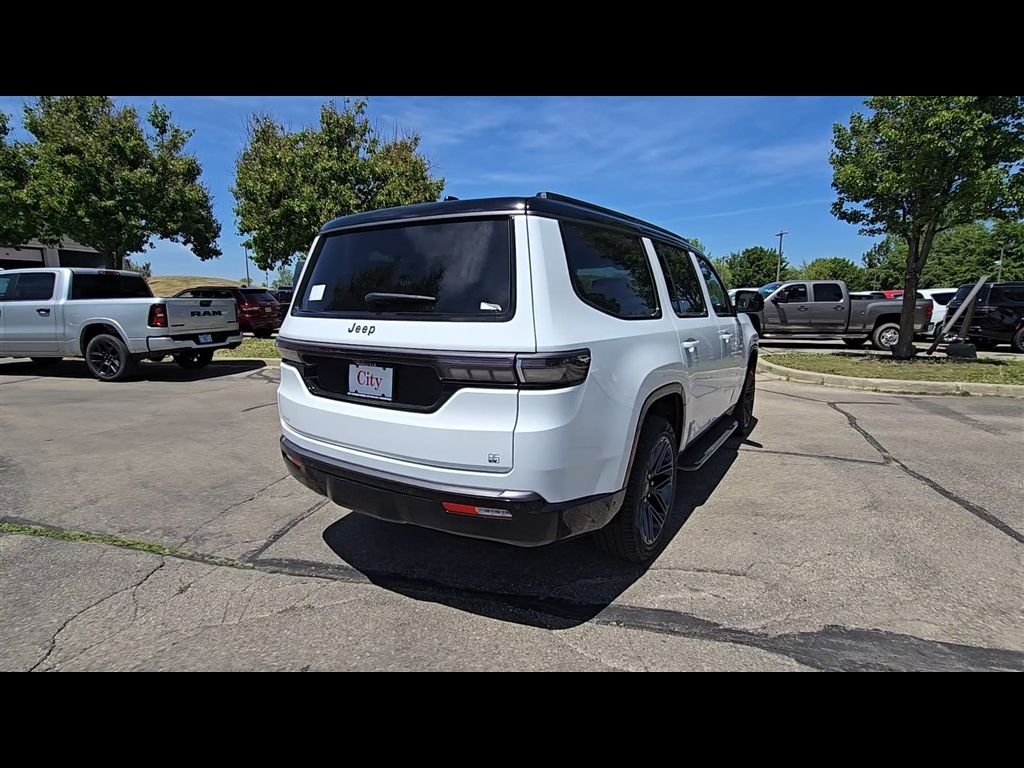 New 2026 Bright White Clear-Coat Exterior Paint Jeep  image 7