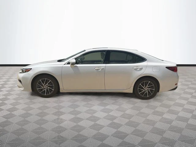 Used 2018 White Lexus 350 image 4