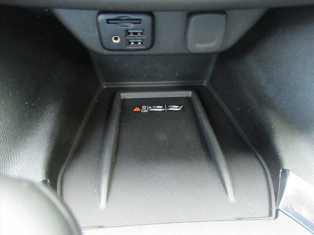Used 2023 White Chevrolet LT Leather image 28