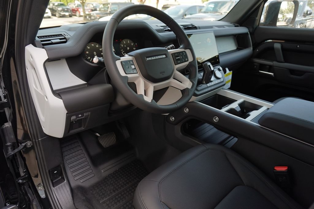 New 2026 Santorini Black Land Rover S image 11