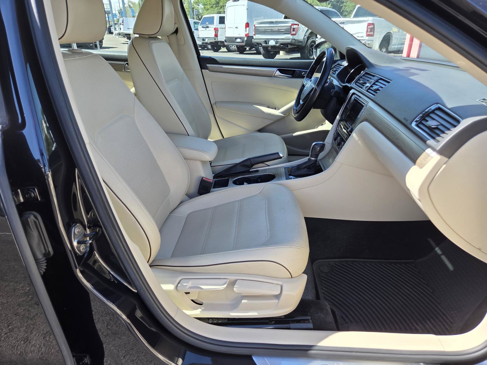 Used 2017  Volkswagen 1.8T SE w/Technology image 19