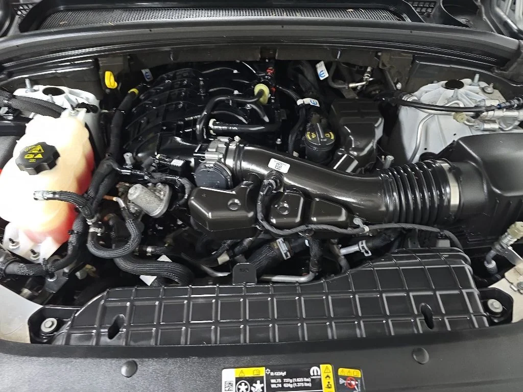 Used 2023 White Jeep Altitude image 12