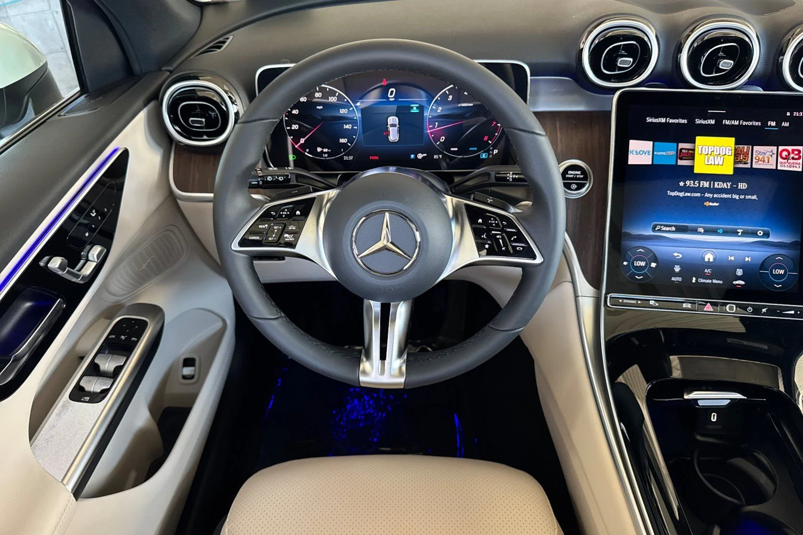 New 2027 Polar White Mercedes-Benz GLC 300 image 11
