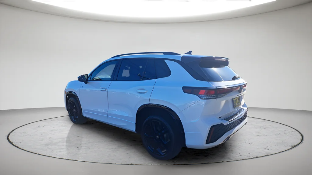 New 2026 White/off-white Volkswagen 2.0T SE R-Line Black image 5