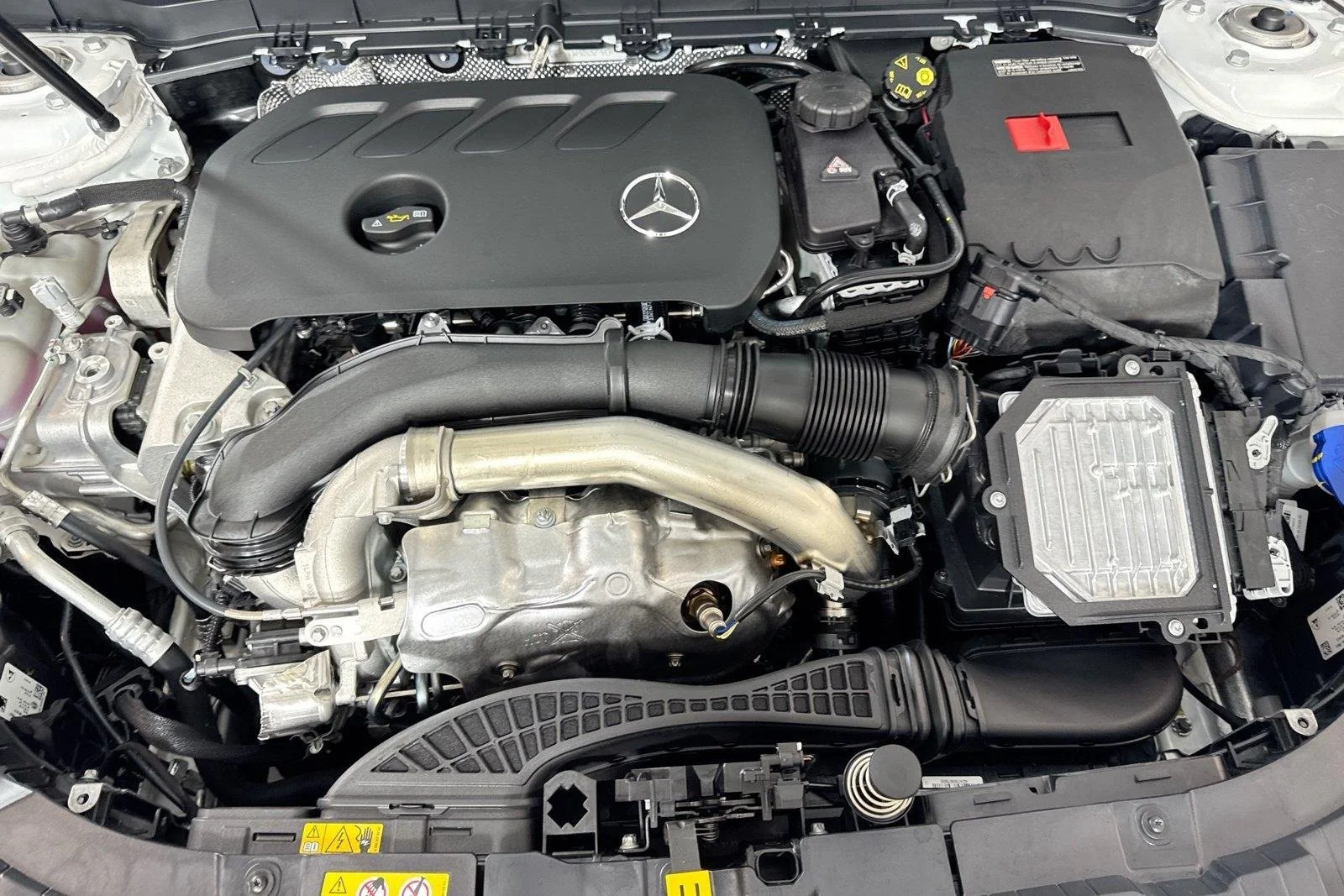 Used 2026 Polar White Mercedes-Benz GLB 250 image 29