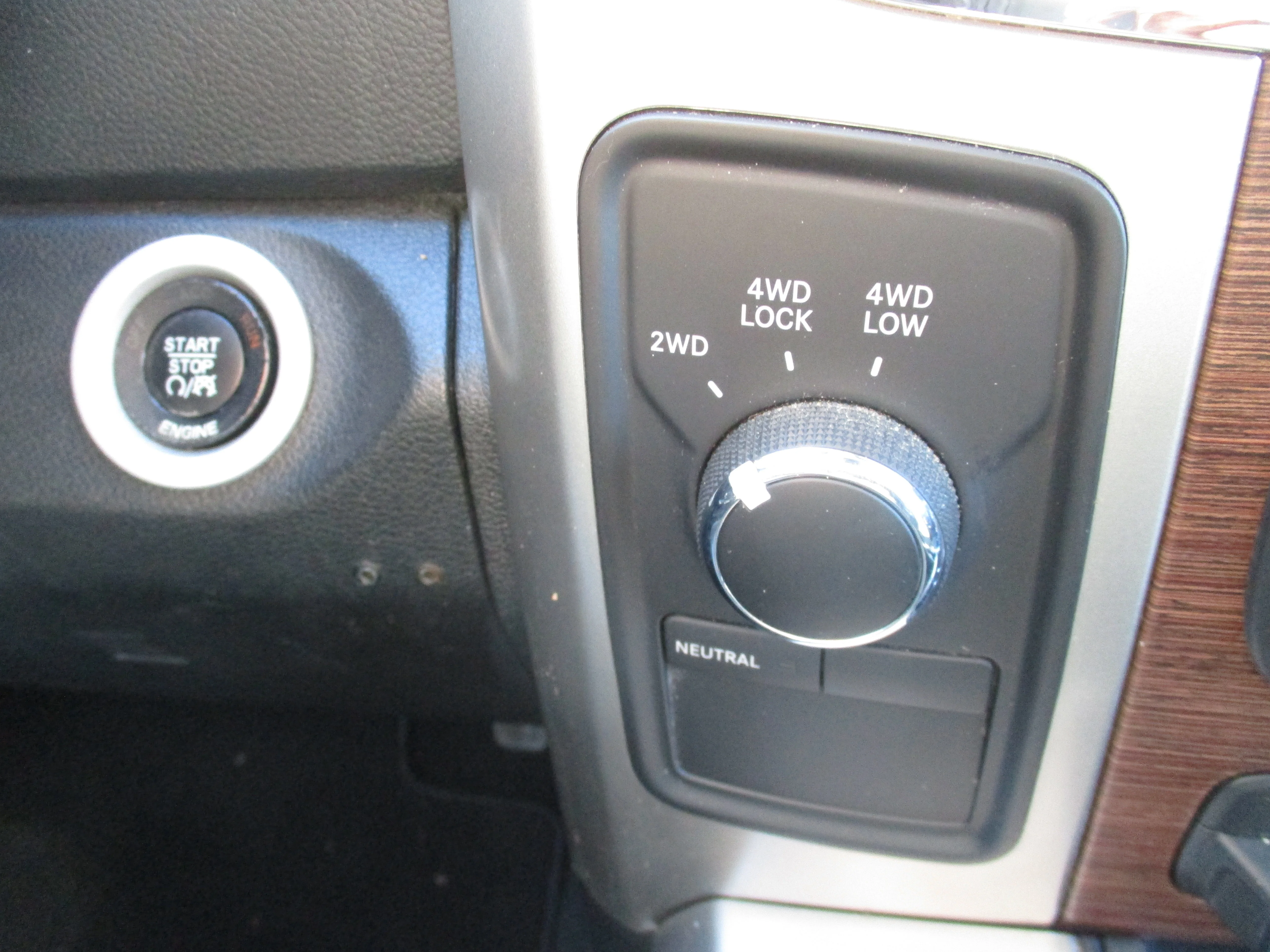 Used 2016 Brilliant Black Crystal Pearlcoat Ram Laramie image 49