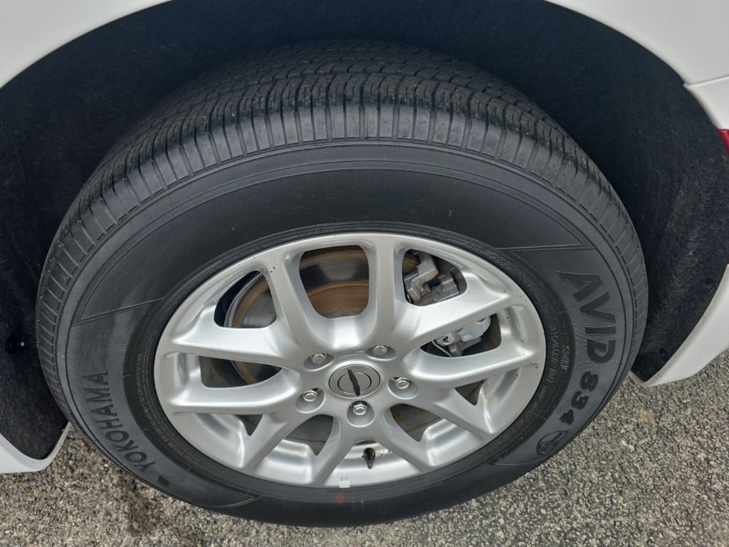 Used 2023 White Chrysler Touring L image 6
