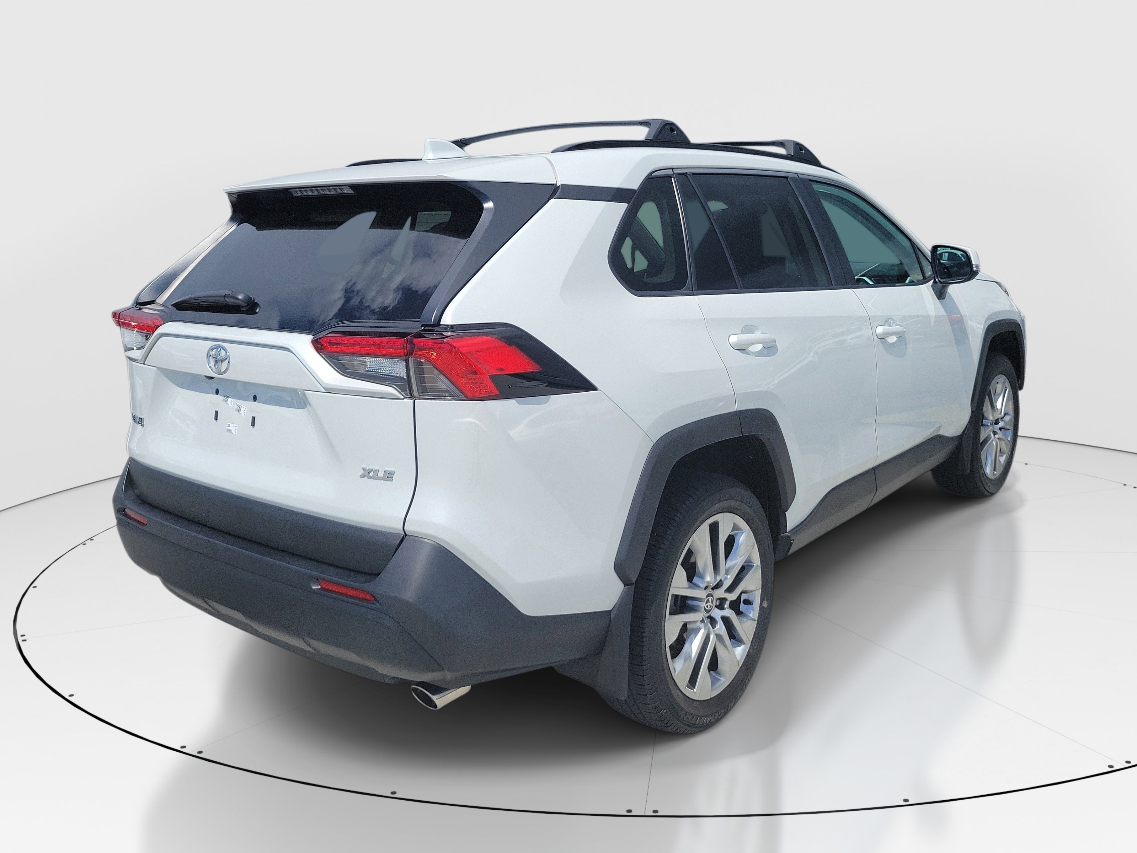 Certified Used 2024 Pearl Toyota XLE Premium image 6