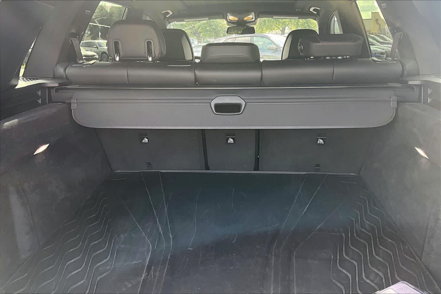 Used 2026 Skyscraper Grey Metallic BMW xDrive40i image 34