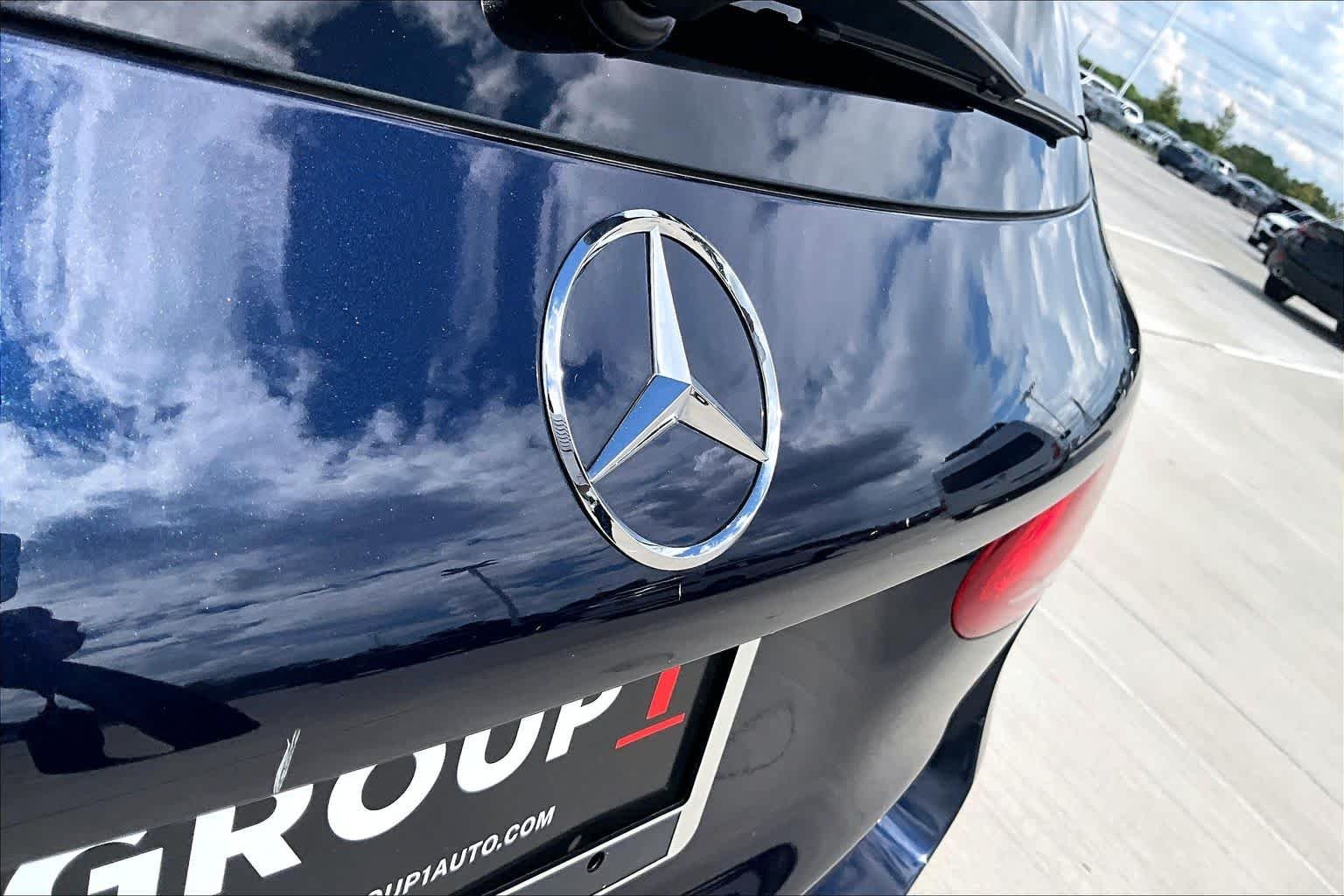 Used 2017 Lunar Blue Metallic Mercedes-Benz GLC 300 image 9