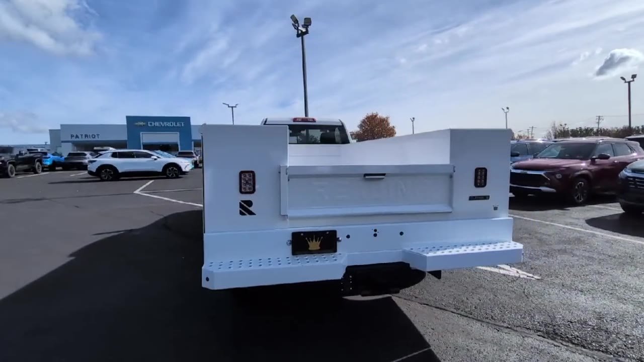 New 2025 Summit White Chevrolet Work Truck image 39