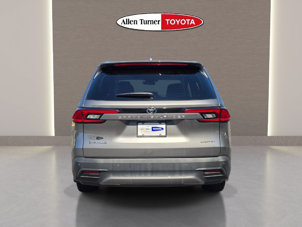Used 2025  Toyota Limited image 9