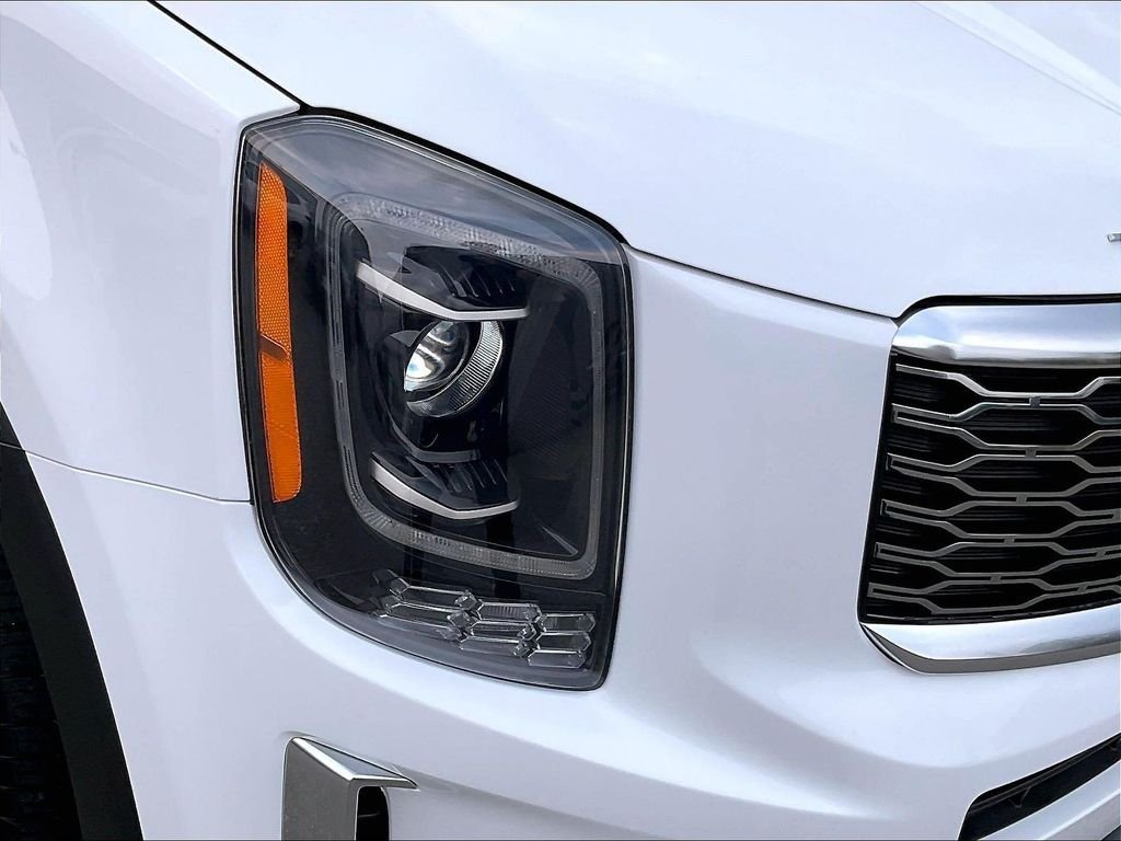 Used 2021 White Kia EX image 34