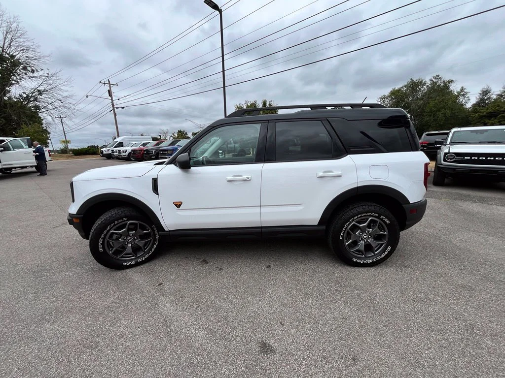 Used 2022 White Ford Badlands image 7