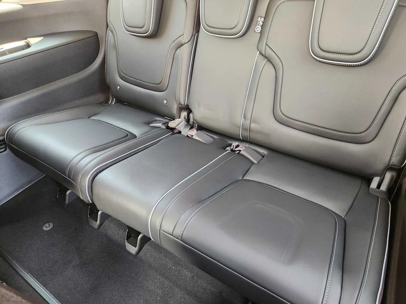 New 2027 RADIANT WHITE INFINITI Luxe 2WD image 22