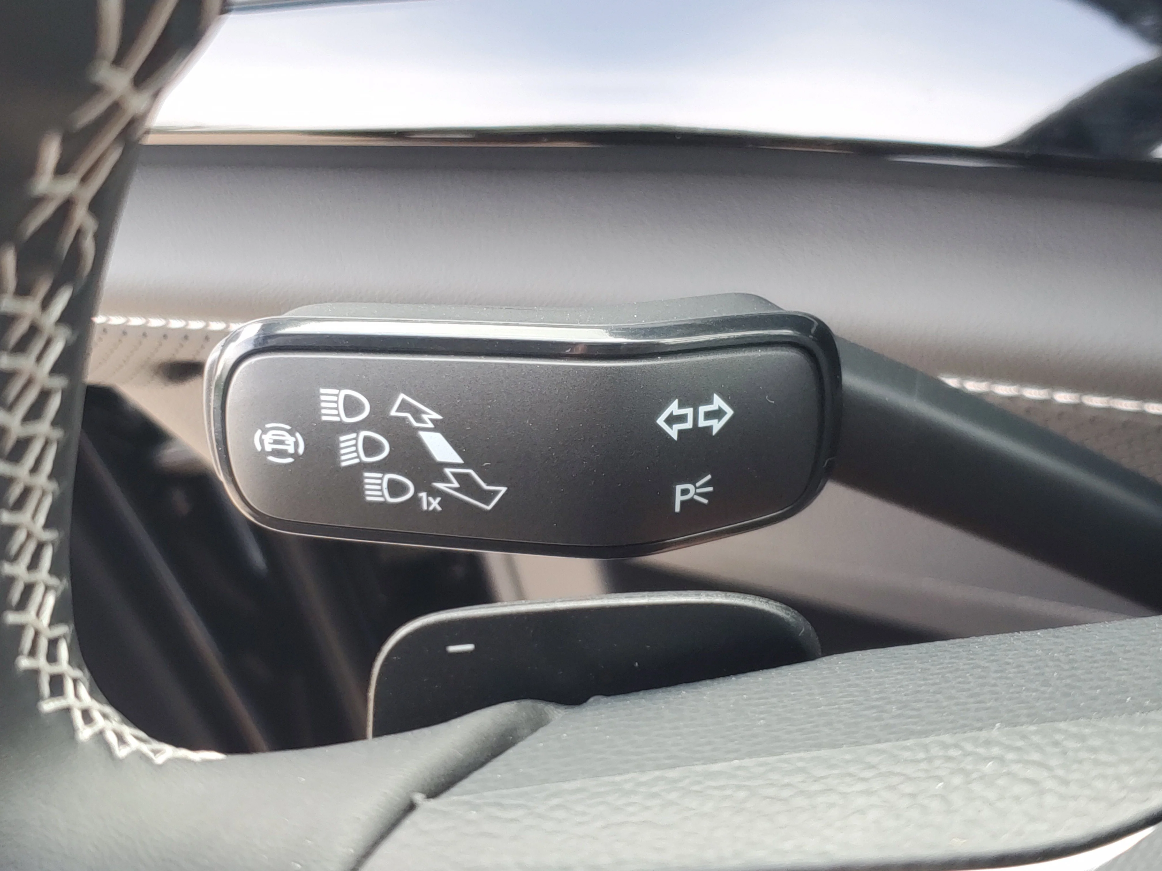 New 2026 Black Volkswagen 2.0T SE w/Technology image 29