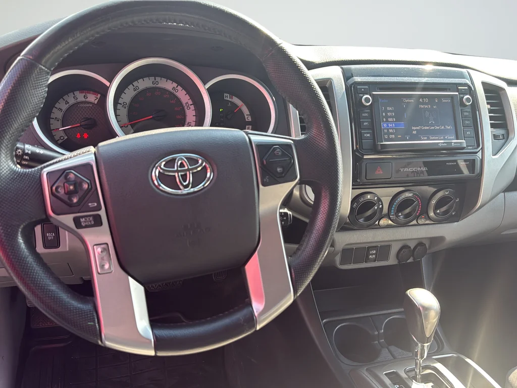 Used 2015 Red Toyota Base image 13