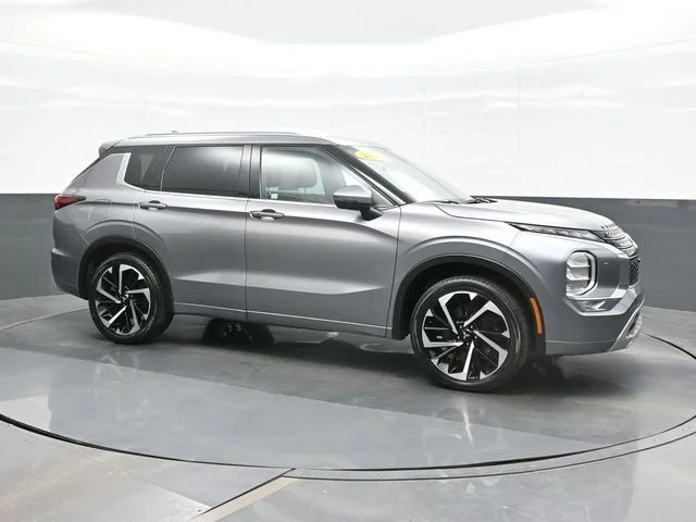 Used 2022  Mitsubishi SEL image 7